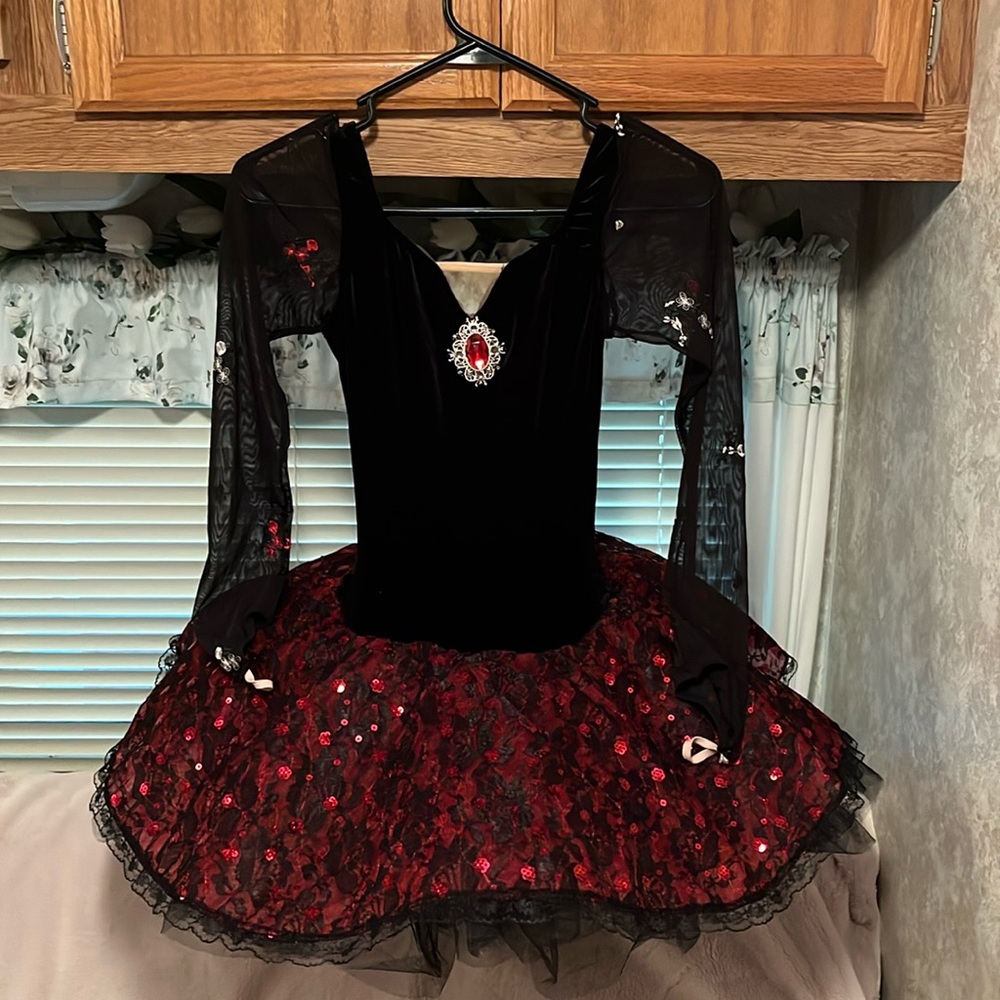 Revolution ballet/pointe costume long sleeve red/black, size SA (adult small)